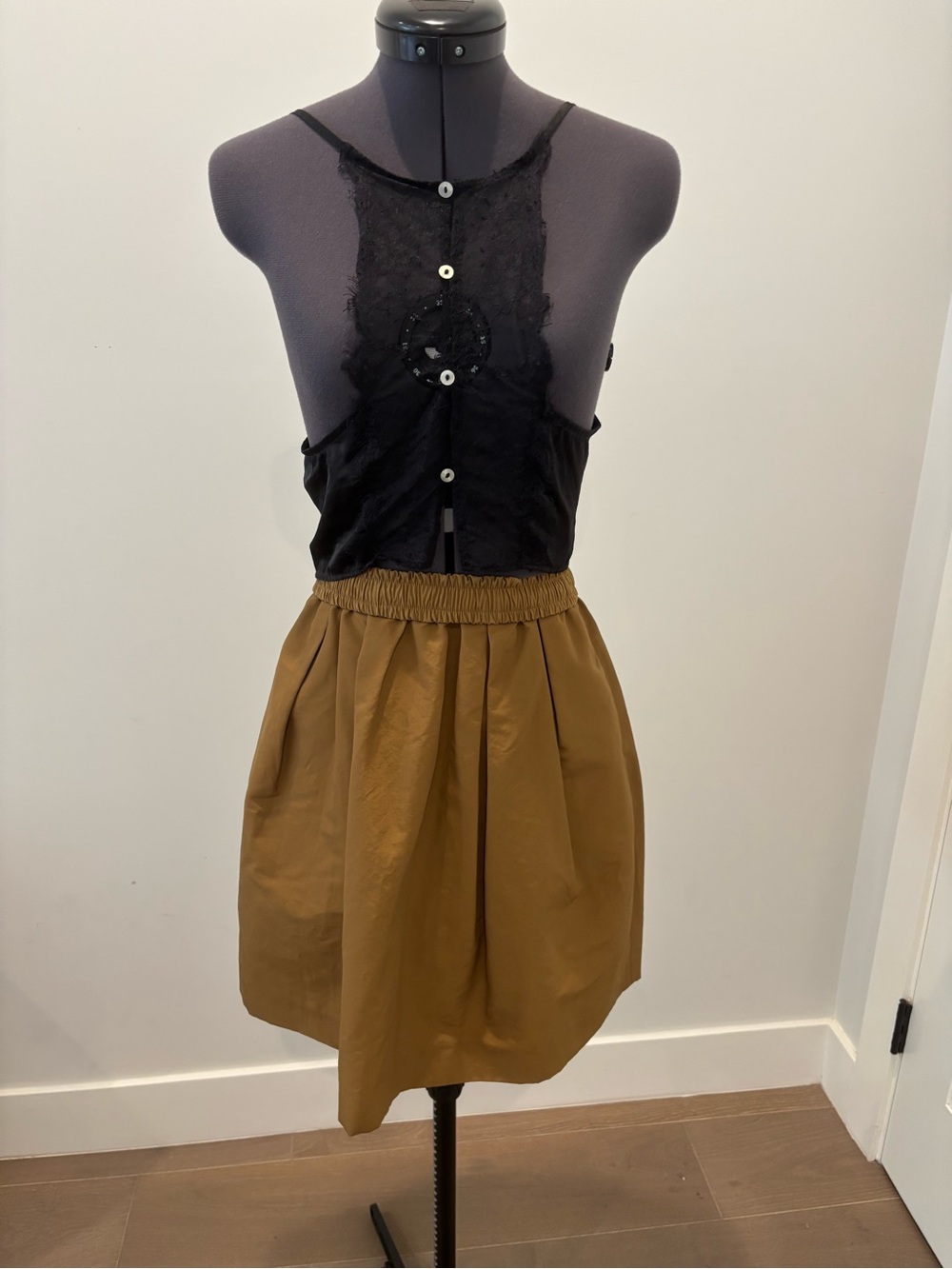 Elastic-Waist A-Line Skirt in Warm Brown